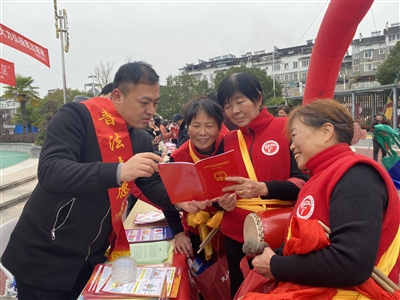 黄山日报：宪法宣传有声有色