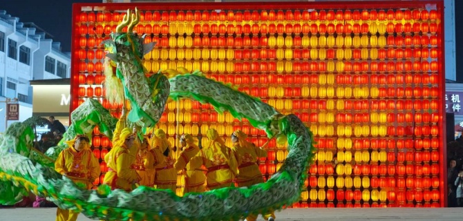 中国日报网：春启山河焕新潮 屯溪民俗踩街闹新春