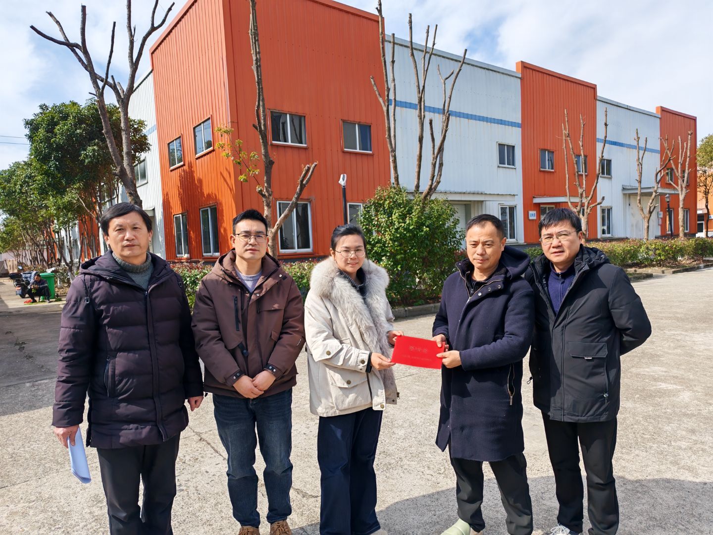 新春慰问暖人心 凝心聚力促发展——九龙园区党工委开展春节前走访慰问活动