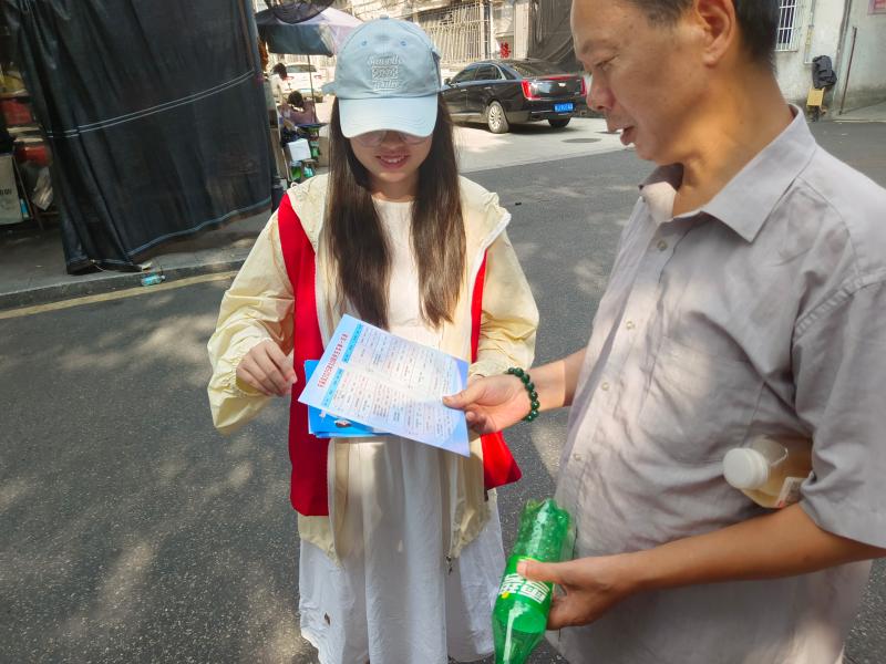 昱东街道阜上社区开展30项民生实事政策宣传活动