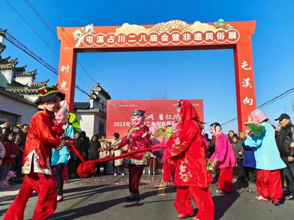 屯溪区占川“二八”庙会暖民心行动宣传忙